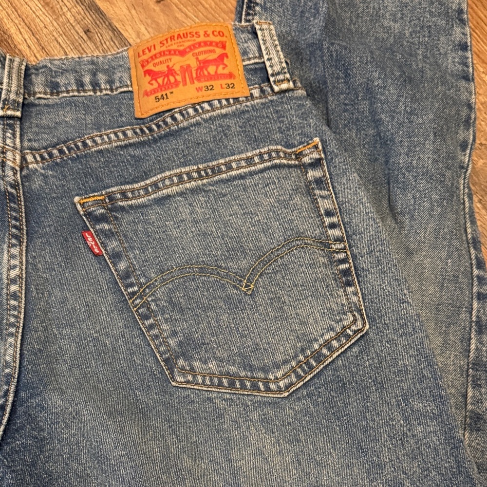 Levi’s 541 Men’s Athletic Fit Jeans 32x32 Medium Wash Tapered Stretch Like New - Picture 3 of 3